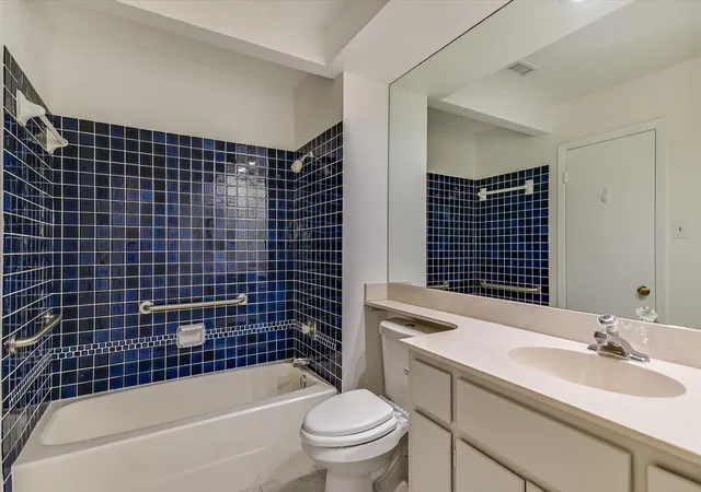 Listing Photo 2 - Condo for sale in building located at 1748 Ohlen Rd, Austin, TX 78757 - Unit #37