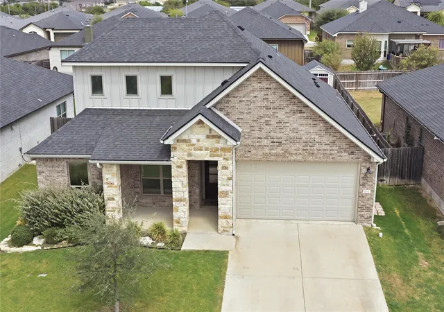 Photo 1 of Single family home for sale at 521 Seabiscuit Dr, Jarrell, TX 76537 | MLS# 2900106 | Listing updated on 2026-10-09