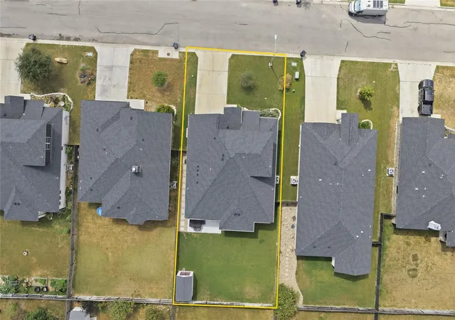 Photo 2 of Single family home for sale at 521 Seabiscuit Dr, Jarrell, TX 76537 | MLS# 2900106 | Listing updated on 2026-10-09