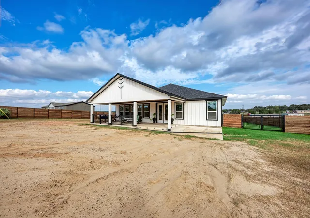 Photo 4 of Single family home for sale at 251 Estrella Ln, Bastrop, TX 78602 | MLS# 9291954 | Listing updated on 2026-09-14