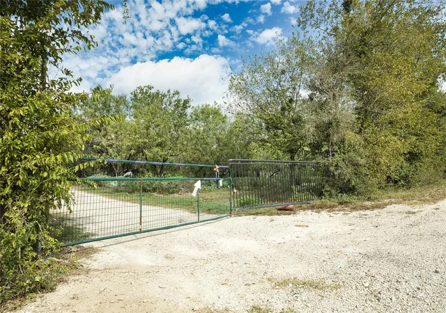 Photo 3 of Land for sale at 2900 Salt Flt Rd, Luling, TX 78648 | MLS# 7671603 | Listing updated on 2026-09-14