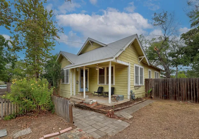 Photo 3 of Single family home for sale at 708 W 35th Street, Austin, TX 78705 | MLS# 8144596 | Listing updated on 2026-09-24