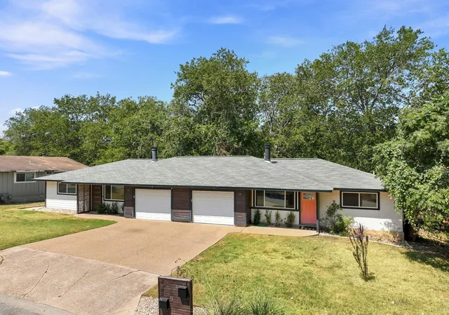 Listing Photo 2 - Condo for sale in building located at 2802 Catalina Dr, Austin, TX 78741 - Unit #B
