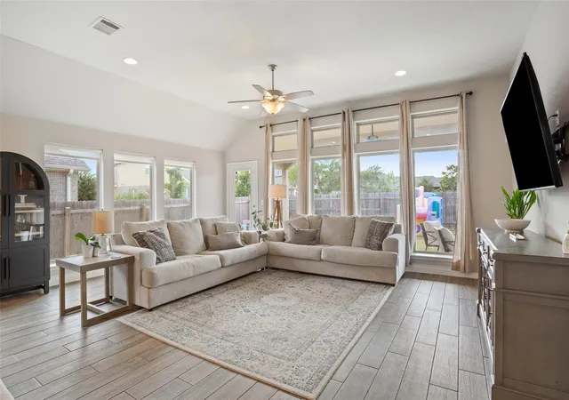 Photo 3 of Single family home for sale at 313 Glen Arbor Dr, Liberty Hill, TX 78642 | MLS# 3103164 | Listing updated on 2026-10-03