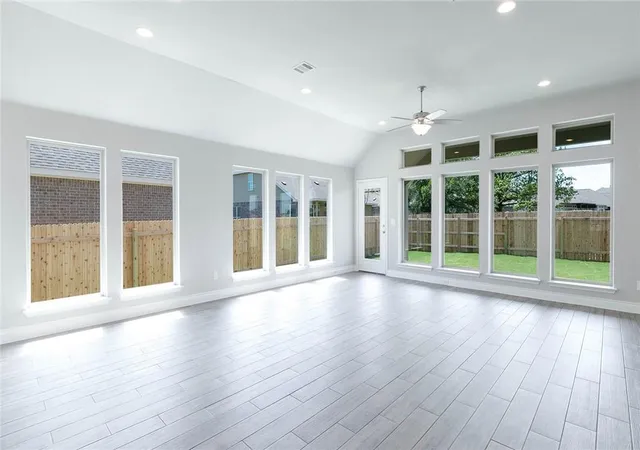 Photo 4 of Single family home for sale at 313 Glen Arbor Dr, Liberty Hill, TX 78642 | MLS# 3103164 | Listing updated on 2026-10-03
