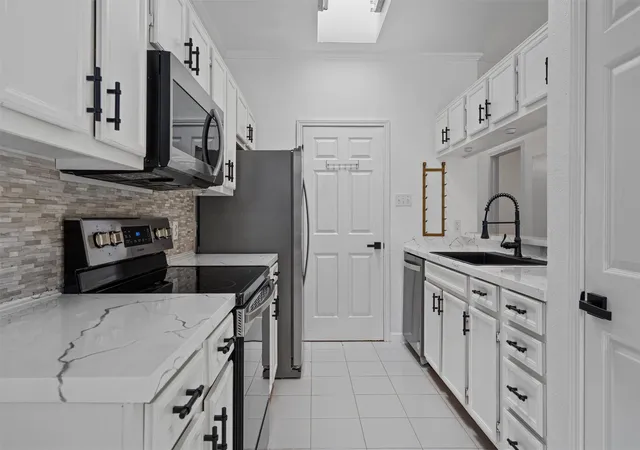 Listing Photo 1 - Condo for sale in building located at 6501 Columbia Oaks Ct, Austin, TX 78759 - Unit #10