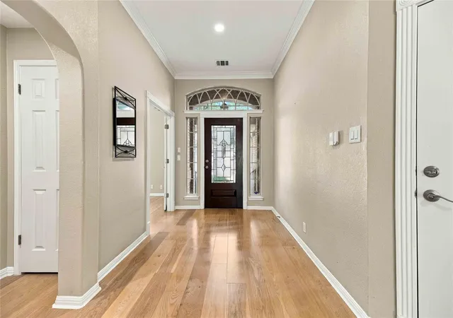 Photo 4 of Single family home for sale at 10045 Planters Woods Dr, Austin, TX 78730 | MLS# 7903348 | Listing updated on 2026-10-03