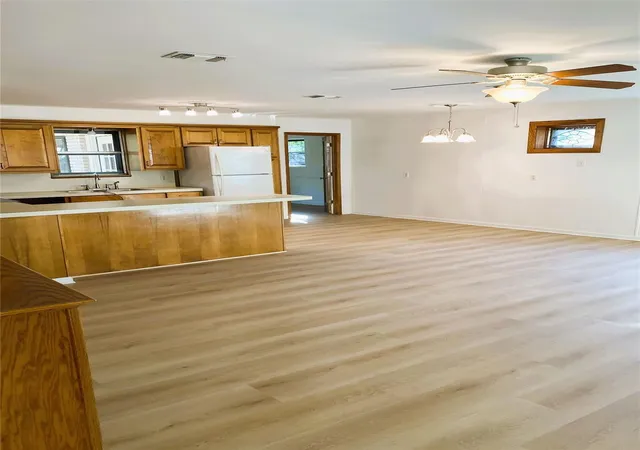 Photo 3 of Single family home for sale at 810 Woodland Hills Dr, Granite Shoals, TX 78654 | MLS# 2035418 | Listing updated on 2026-09-18