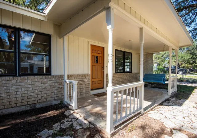 Photo 3 of Single family home for sale at 810 Woodland Hills Dr, Granite Shoals, TX 78654 | MLS# 2035418 | Listing updated on 2026-10-09