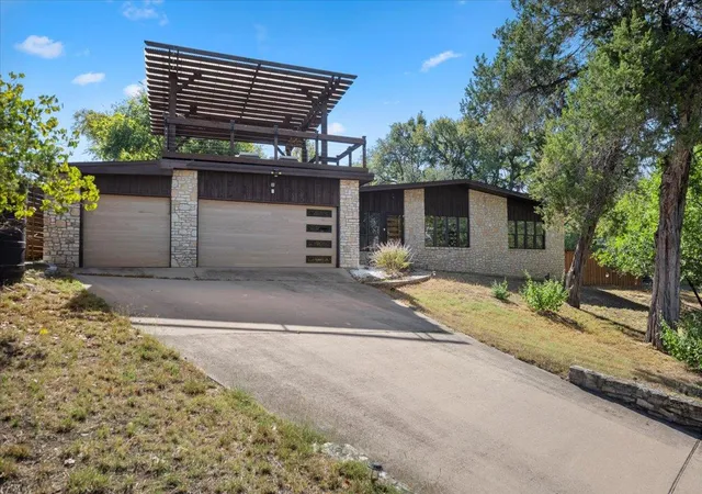 Photo 4 of Single family home for sale at 119 Vicinity Trl, Spicewood, TX 78669 | MLS# 9715152 | Listing updated on 2026-09-07