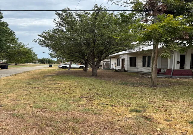 Photo 12 of Single family home for sale at 201 S Rio Grande St, Granger, TX 76530 | MLS# 5241599 | Listing updated on 2026-10-09