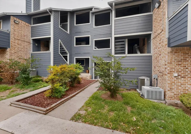 Listing Photo 2 - Condo for sale in building located at 2500 Burleson Rd, Austin, TX 78741 - Unit #506
