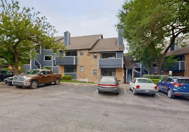 Listing Photo 4 - Condo for sale in building located at 2500 Burleson Rd, Austin, TX 78741 - Unit #506
