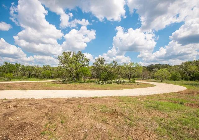 Photo 4 of House for sale at 401 Bow Wood Dr, Utopia, TX 78884 | MLS# 7432771 | Listing updated on 2026-09-06