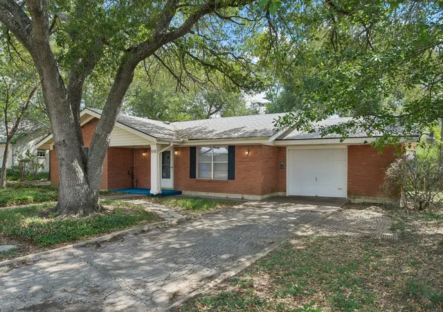 Single family home for sale at 610 Mogonye Ln, Elgin, TX 78621 | MLS# 9438659