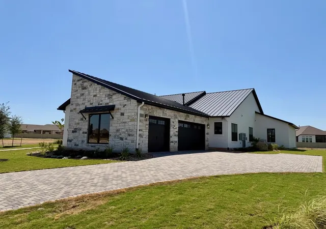 Photo 2 of Single family home for sale at 117 La Ventana Dr, Liberty Hill, TX 78642 | MLS# 2266890 | Listing updated on 2026-09-05