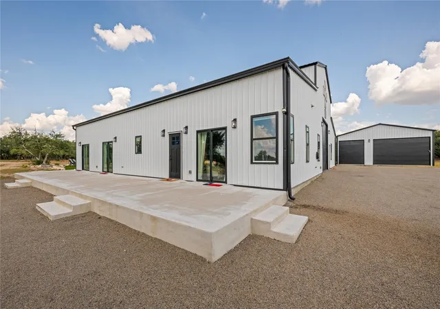 Photo 4 of Single family home for sale at 1118 Harmon Hills Rd, Dripping Springs, TX 78620 | MLS# 6552133 | Listing updated on 2026-09-05