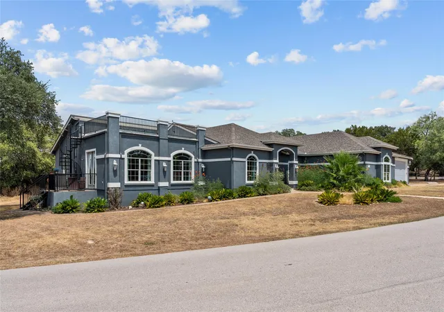 Photo 2 of Single family home for sale at 21508 Lake Park Dr, Lago Vista, TX 78645 | MLS# 2313732 | Listing updated on 2026-09-15