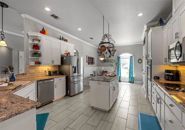 Photo 4 of Single family home for sale at 21508 Lake Park Dr, Lago Vista, TX 78645 | MLS# 2313732 | Listing updated on 2026-09-15