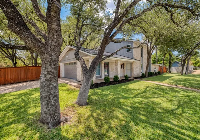Photo 2 of Single family home for sale at 1007 Bluff Dr, Round Rock, TX 78681 | MLS# 1496229 | Listing updated on 2026-10-10