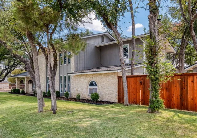 Photo 3 of Single family home for sale at 1007 Bluff Dr, Round Rock, TX 78681 | MLS# 1496229 | Listing updated on 2026-10-10