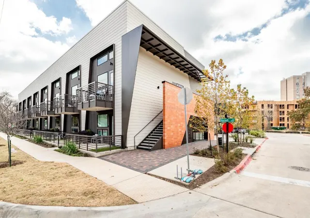 Listing Photo 2 - Condo for sale in building located at 49 Navasota St, Austin, TX 78702 - Unit #201