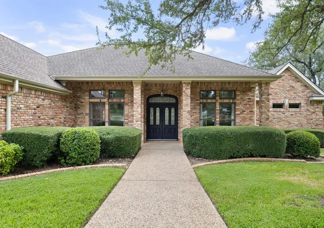 Photo 4 of Single family home for sale at 8903 Mission Crk Cv, Austin, TX 78735 | MLS# 9569679 | Listing updated on 2026-10-01