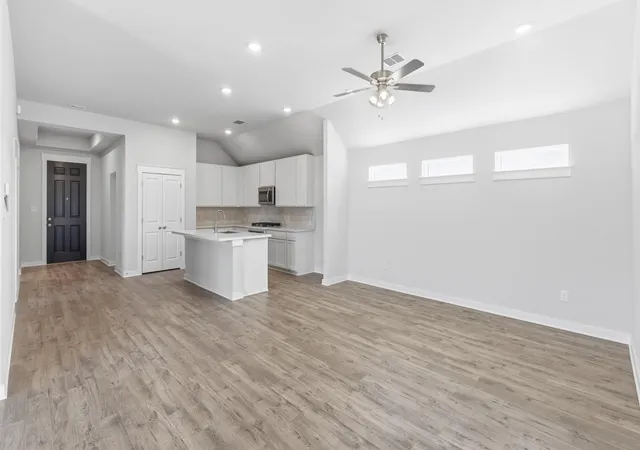 Photo 4 of Single family home for sale at 13433 Muny Pkwy, Elgin, TX 78621 | MLS# 2930014 | Listing updated on 2026-09-06