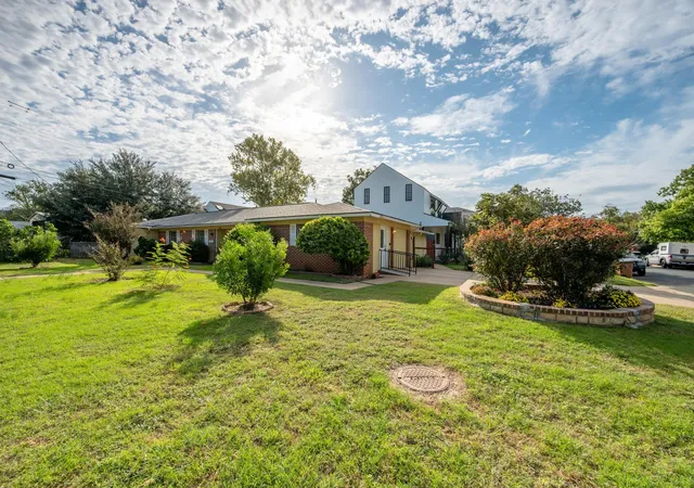 Photo 3 of Single family home for sale at 4621 Philco Dr, Austin, TX 78745 | MLS# 5245904 | Listing updated on 2026-10-29