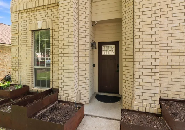 Photo 3 of Single family home for sale at 1905 White Oak Loop, Round Rock, TX 78681 | MLS# 2395325 | Listing updated on 2026-10-09
