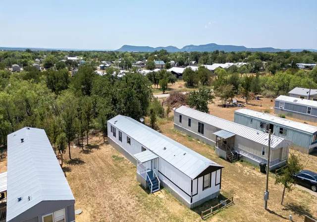 Manufactured home for sale at 915 Austin St, Kingsland, TX 78639 | MLS# 6631119