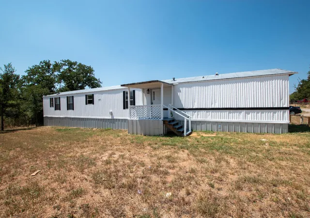 Photo 3 of Manufactured home for sale at 915 Austin St, Kingsland, TX 78639 | MLS# 6631119 | Listing updated on 2026-09-06