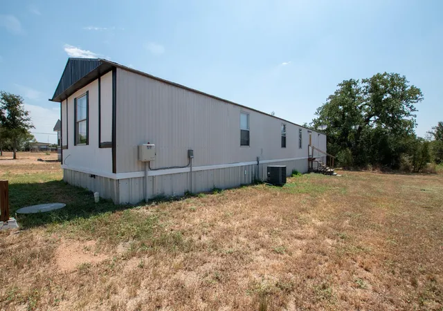Photo 3 of Manufactured home for sale at 915 Austin St, Kingsland, TX 78639 | MLS# 6631119 | Listing updated on 2026-09-06