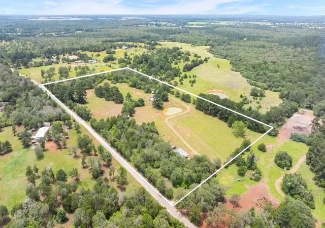 Photo 3 of Single family home for sale at 146 Split Oak Rd, Smithville, TX 78957 | MLS# 5250289 | Listing updated on 2026-09-06