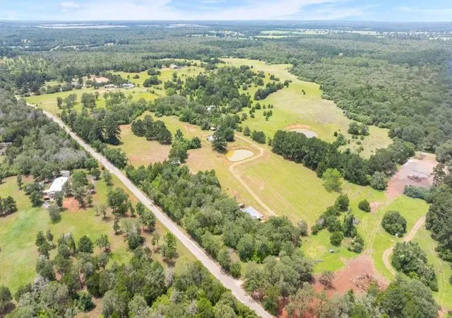 Photo 3 of Single family home for sale at 146 Split Oak Rd, Smithville, TX 78957 | MLS# 5250289 | Listing updated on 2026-09-06