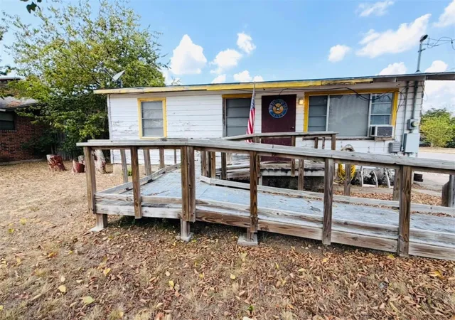 Photo 2 of Single family home for sale at 607 E 19th Street, Georgetown, TX 78626 | MLS# 6359986 | Listing updated on 2026-09-06
