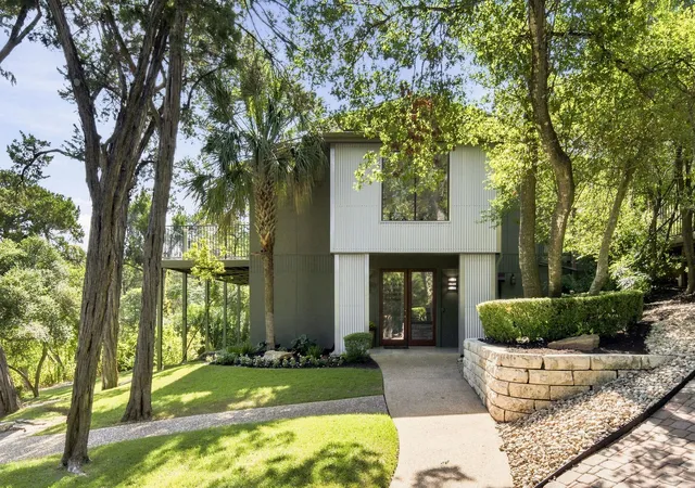 Photo 2 of Sale Pending at 515 Yaupon Valley Rd, West Lake Hills, TX 78746 | MLS# 9691673 | Listing updated on 2026-09-29