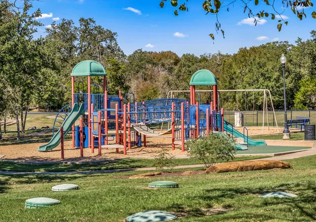 Photo 4 of Single family home for sale at 127 William Hersee Dr, Bastrop, TX 78602 | MLS# 3691657 | Listing updated on 2026-09-06