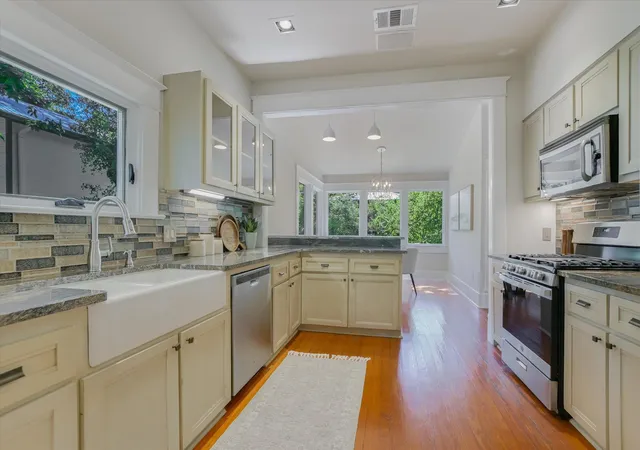 Photo 3 of Single family home for sale at 617 Oakland Ave, Austin, TX 78703 | MLS# 8554964 | Listing updated on 2026-10-08
