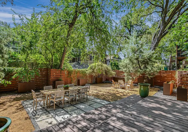 Photo 3 of Single family home for sale at 617 Oakland Ave, Austin, TX 78703 | MLS# 8554964 | Listing updated on 2026-10-08