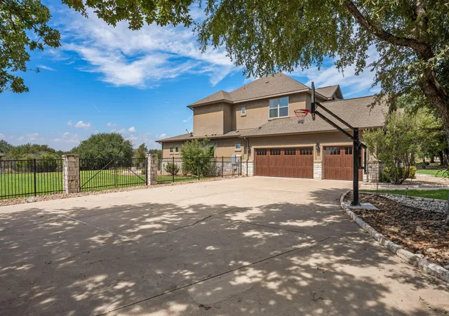 Photo 3 of Single family home for sale at 313 Escondido Dr, Georgetown, TX 78633 | MLS# 5017275 | Listing updated on 2026-10-04