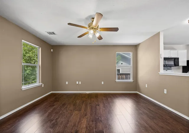 Photo 4 of Single family home for sale at 17816 Powder Crk Dr, Manor, TX 78653 | MLS# 2527920 | Listing updated on 2026-09-13