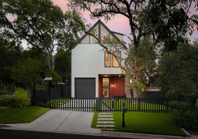 Photo 2 of Single family home for sale at 800 W James St, Austin, TX 78704 | MLS# 1597484 | Listing updated on 2026-09-08
