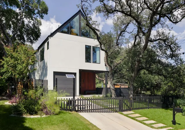Photo 3 of Single family home for sale at 800 W James St, Austin, TX 78704 | MLS# 1597484 | Listing updated on 2026-09-08