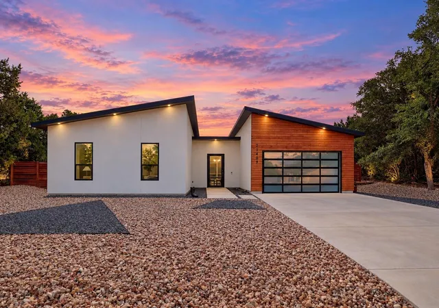 Photo 1 of Single family home for sale at 21409 Patton Ave, Lago Vista, TX 78645 | MLS# 4665971 | Listing updated on 2026-10-06