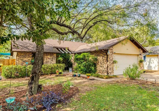 Photo 2 of Sale Pending at 3101 Evanston Ln, Austin, TX 78745 | MLS# 4088016 | Listing updated on 2026-10-22