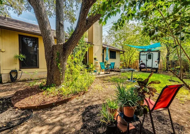 Photo 3 of Sale Pending at 3101 Evanston Ln, Austin, TX 78745 | MLS# 4088016 | Listing updated on 2026-10-22