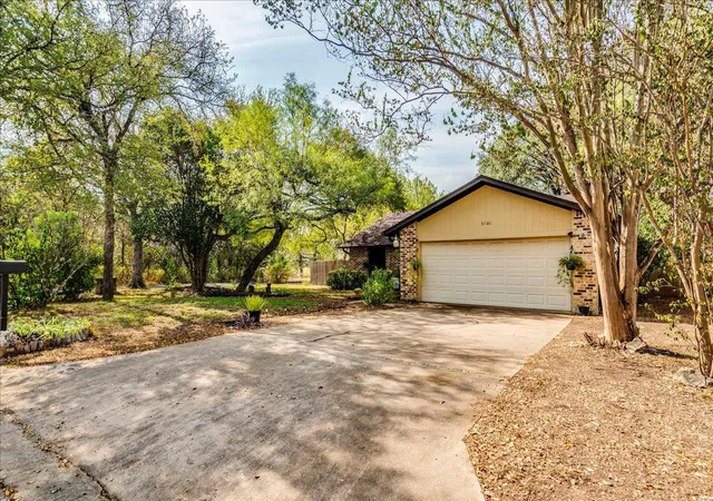 Photo 3 of Sale Pending at 3101 Evanston Ln, Austin, TX 78745 | MLS# 4088016 | Listing updated on 2026-10-22