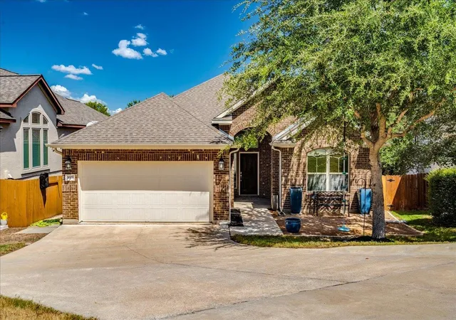 Photo 1 of Single family home for sale at 5009 Inks Clearing Ln, Austin, TX 78738 | MLS# 1025593 | Listing updated on 2026-10-19