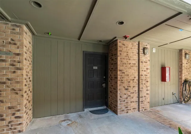 Listing Photo 2 - Condo for sale in building located at 8888 Tallwood Dr, Austin, TX 78759 - Unit #1106
